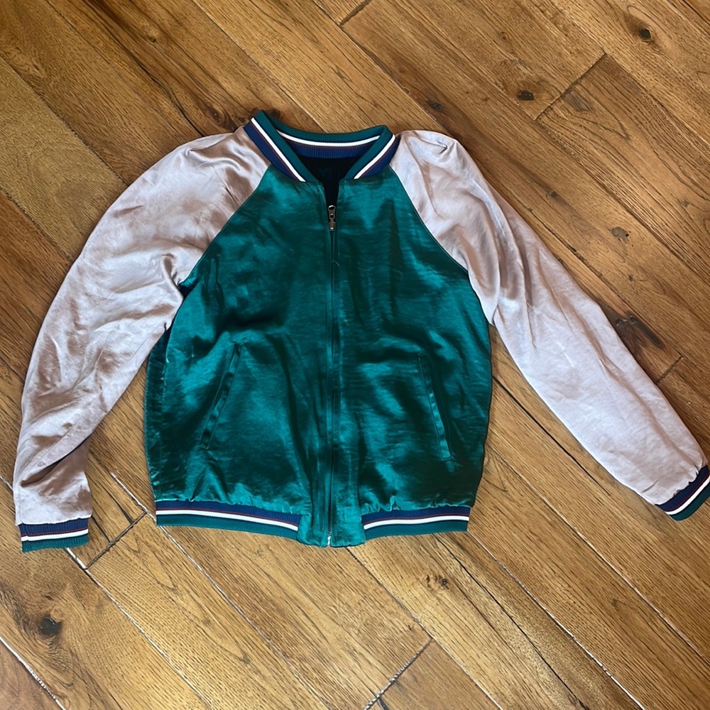 Reversible bomber jacket